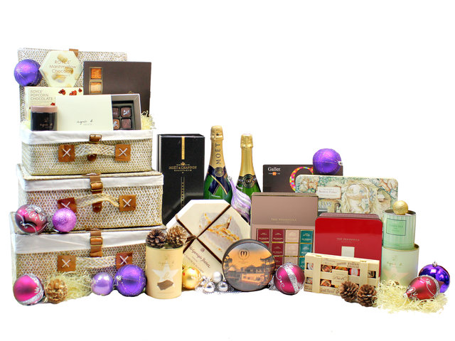 Christmas Gift Hamper - Christmas Deluxe Wine And Chocolate Gift Hamper H41 - L160861 Photo