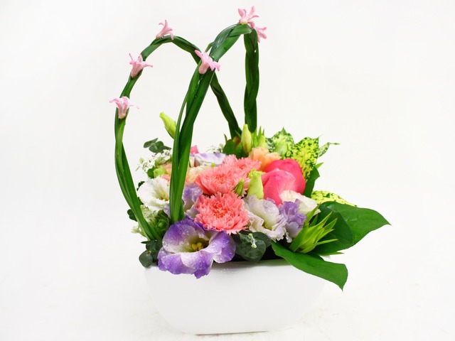 Florist Flower Arrangement - Howdy - L08471