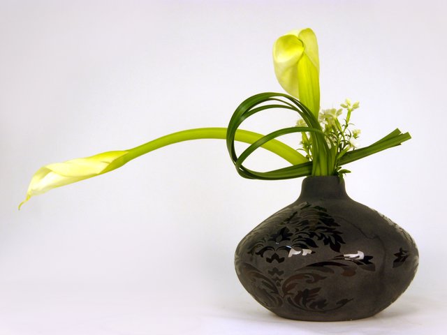 Florist Flower Arrangement - Silent Elegance - P8808