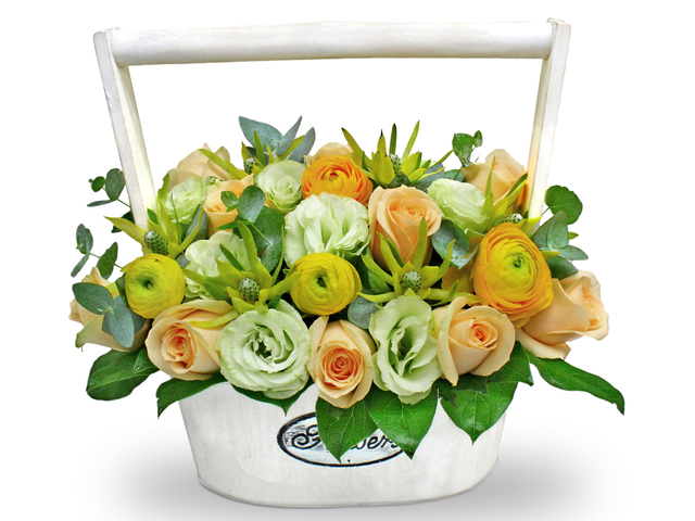 Florist Flower Arrangement - Wooden Basket 01 - L7777893 Photo