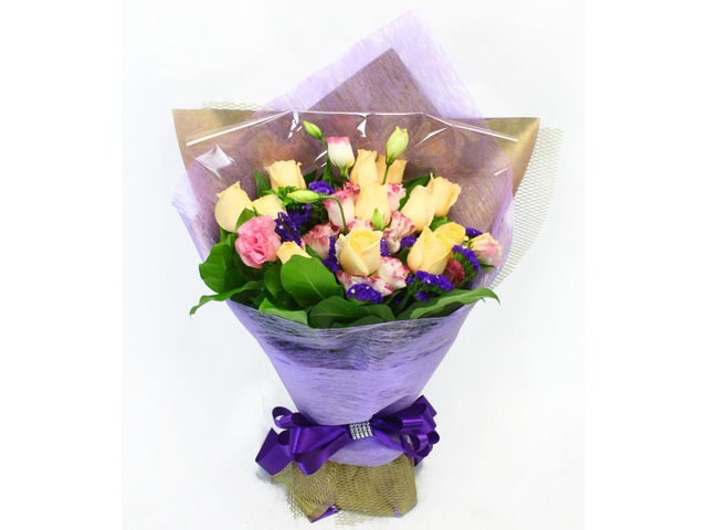 Florist Flower Bouquet - Roses Bouquet Q3 - L19699