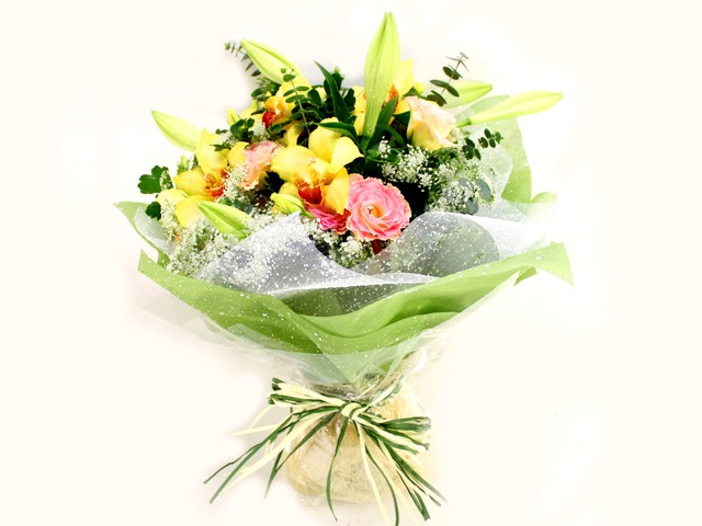 Florist Flower Bouquet - Spring's romantic Bouquet - L06828