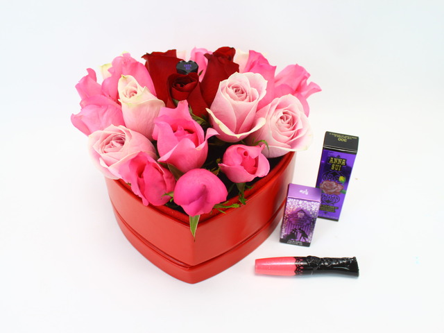 Florist Gift Set - Floral Kiss Bouquet - Pink - L27140 Photo