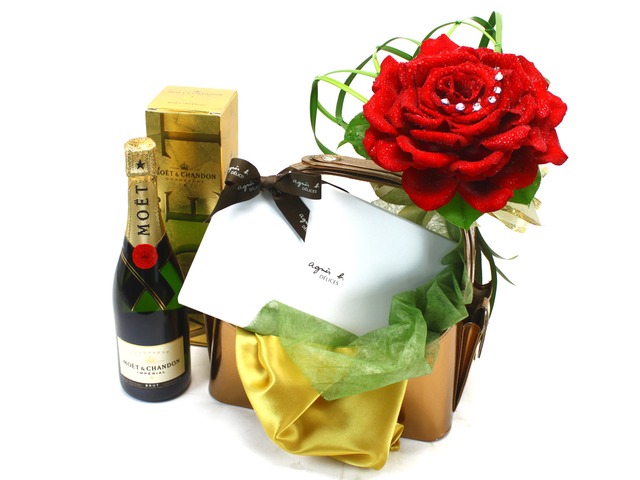 Florist Gift Set - Luxury Giant Rose Combo 2 - L31377 Photo