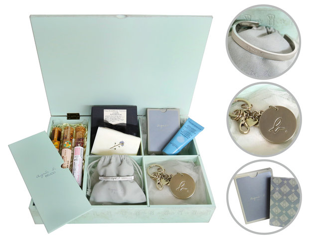 Order Flowers in Box - Agnes b. Accessory Hamper Gift Set VA02 - VB20211A1 Photo