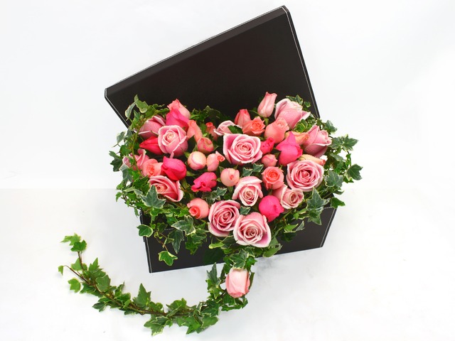 Order Flowers in Box - Heart of Love - P6767