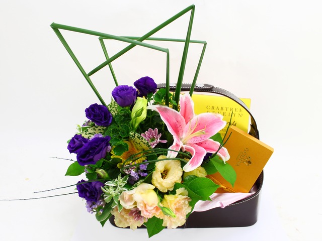 Order Flowers in Box - Skin Care Gift Set 1 - L08736