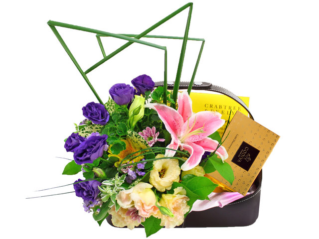 Order Flowers in Box - Skin Care Gift Set 1 - L08736 Photo