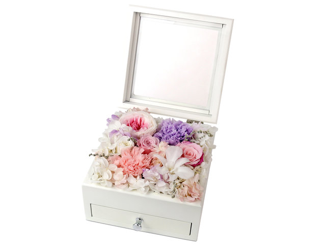 Preserved Forever Flower - Love and Fantasy Flower Box M53 - L44000090 Photo