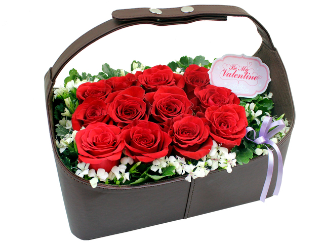 Valentines Day Flower n Gift - Valentine's box - 12 roses - L8991v Photo