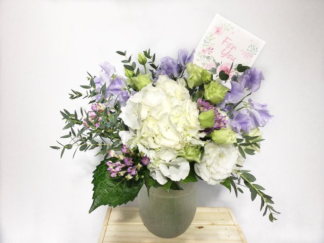 Weekly Import Flower - Limited edition - Sweet pea and white hydrangea in Vase LE10 - 1BB0310B1 Photo