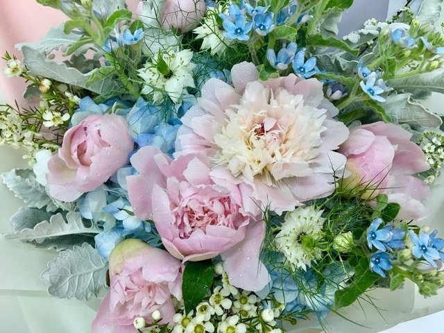 Weekly Import Flower - Mother's Day - Peony and Hydrangea Boutquet LEB16 - 1BB0411A1 Photo