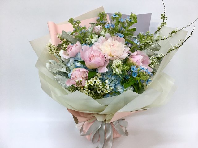 Weekly Import Flower - Mother's Day - Peony and Hydrangea Boutquet LEB16 - 1BB0411A1 Photo