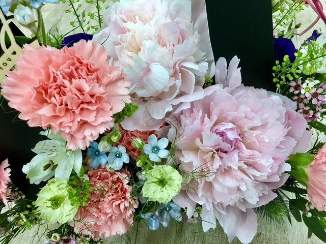 本周进口鲜花 - 母亲节限定 - 粉红牡丹康乃馨花盒 LED06 - 1BB0504A2 Photo