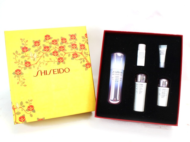 花店附加礼物 - Shiseido 护肤礼盒 2 - L33021 Photo