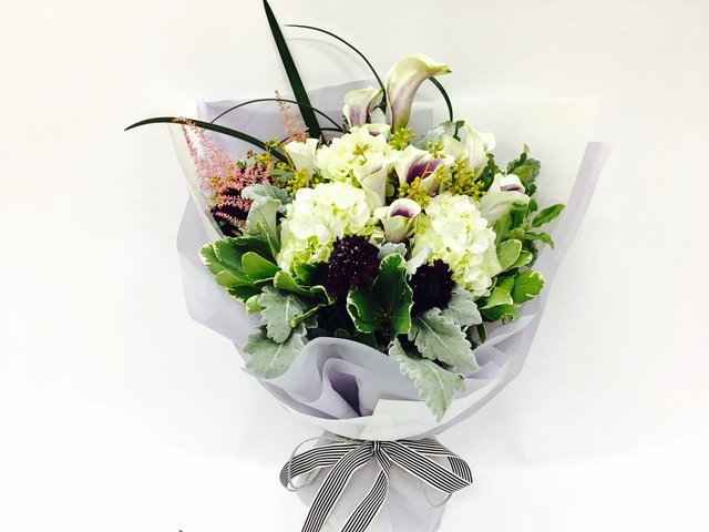 本周進口鮮花 期間限定系列 紫白馬蹄蘭花束leb02 1bb0308a2 香港名師花店尚禮坊