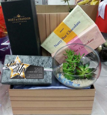 CNY Gift Hamper - Custom Gift Hamper for AIA - L11118 Photo