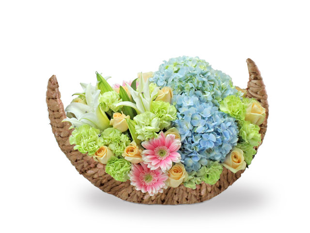 Florist Flower Arrangement - Lilies Florist Basket Decor P3 - L36514168 Photo