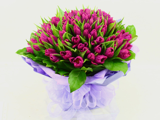 Florist Flower Bouquet - 99 tulips - L06827 Photo