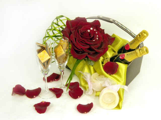 Florist Gift Set - Forever Yours - P16830 Photo