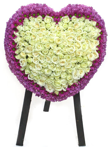 Funeral Flower - Full Closed Heart Stand 22 - L41081 Photo