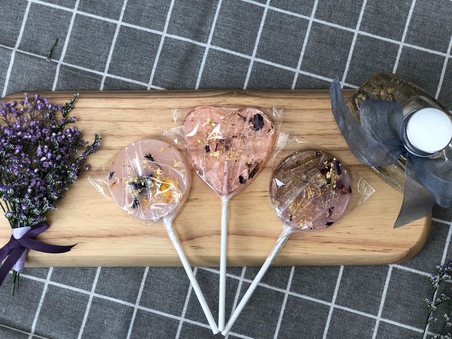 Valentines Day Flower n Gift - Valentine's Day edible flower lollipop bouquet VC02 - VLB0204A2 Photo