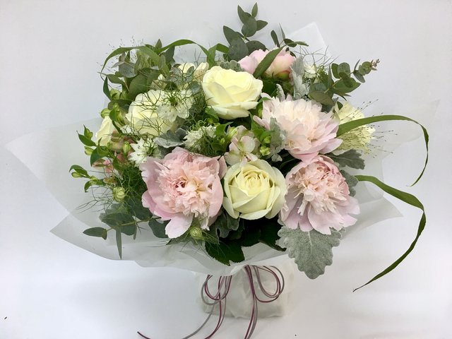 Weekly Import Flower - Mother's Day - Peony & White Rose bouquet LEB15 - 1BB0410A1 Photo