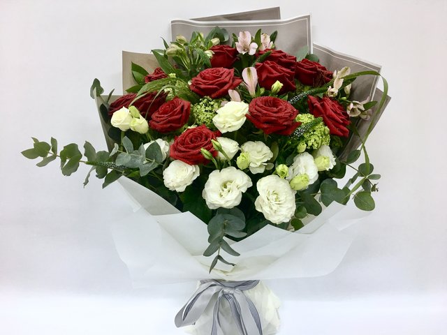 Weekly Import Flower - Mother's Day - Red rose bouqiet  LEB08 - 1BB0320A2 Photo
