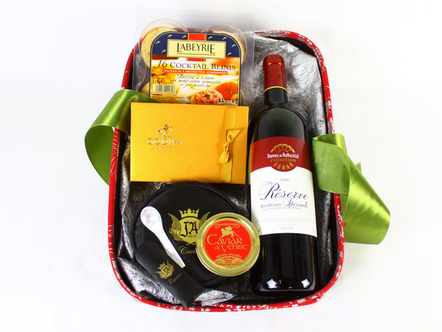 Wine n Food Hamper - Christmas Gift Hamper Q - L19213 Photo