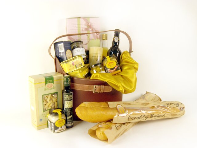 Wine n Food Hamper - Delectable Selection (M) - P15927 Photo