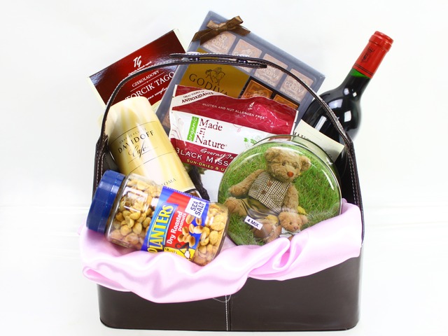 Wine n Food Hamper - Gourmet Hamper 11 - L09113 Photo