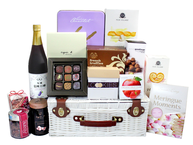 Wine n Food Hamper - Picnic style gift Basket F5 - L97085 Photo