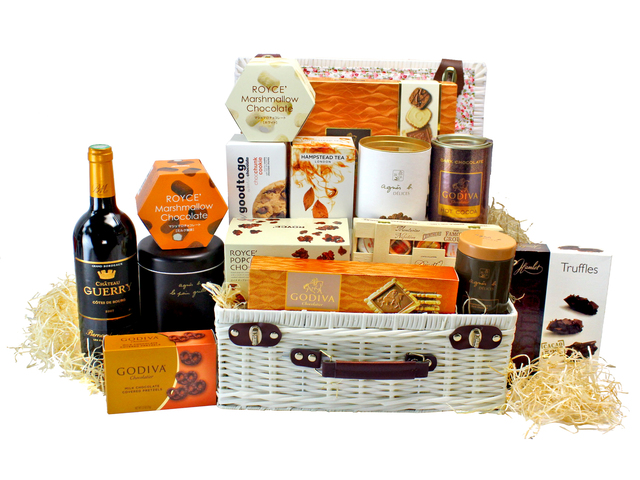 Wine n Food Hamper - Picnic style gift Basket F8 - L160589 Photo