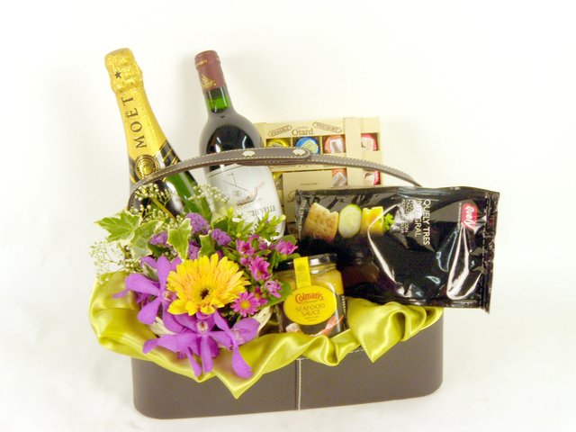 Wine n Food Hamper - Wine Lover's Hamper - P16939 Photo