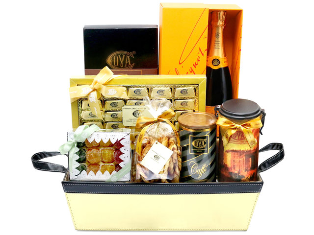 Wine n Food Hamper - luxury gift basket - L76601207 Photo