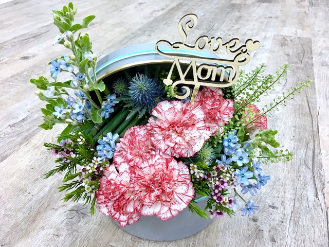 本周進口鮮花 - 母親節限定 - 進口雙色康乃馨花盒 LED07 - 1BB0504A3 Photo